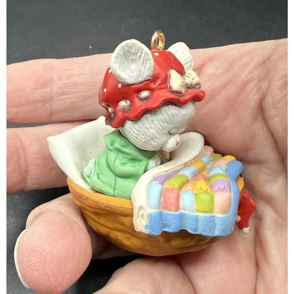 Carlton Cards Heirloom 1990 Visions of Sugar Plums Mouse Ornament No Box -LO17
